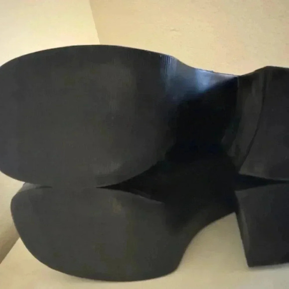 Vintage Steve Madden Women's Black Boots - Picture 4 of 7